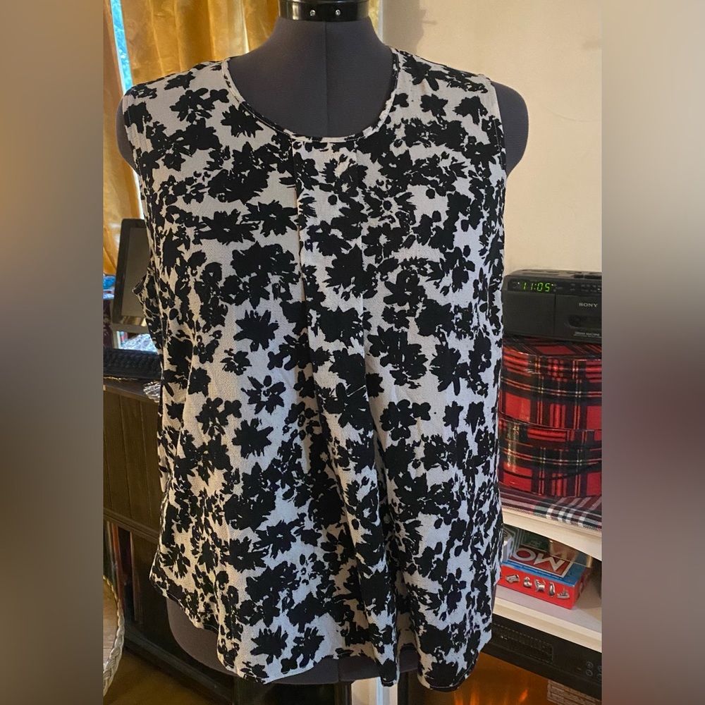 *GNW Black and White Floral Tank Top